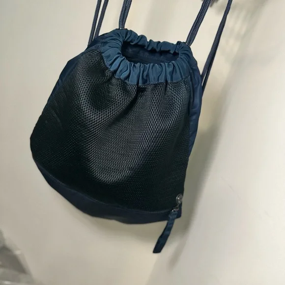 Lululemon drawstring backpack - Picture 2 of 6